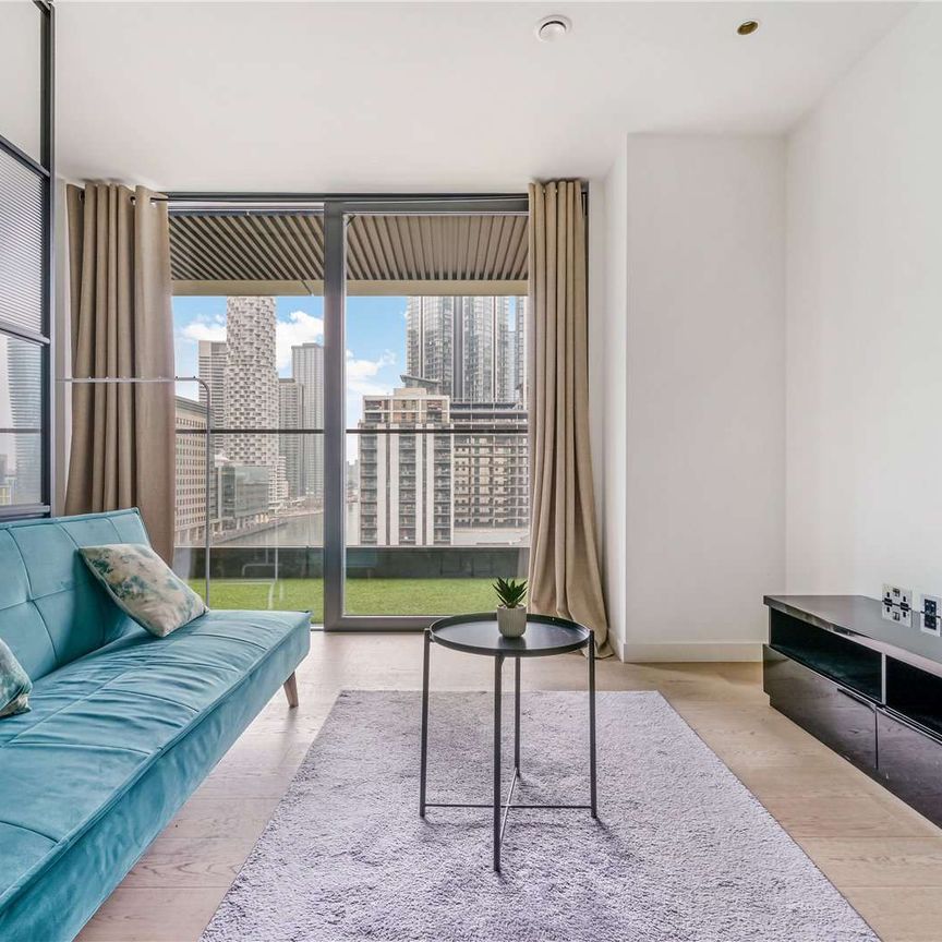 Excellent value studio apartment located in the East Tower of the new Wardian development. - Photo 1