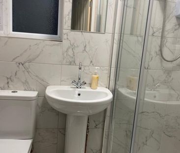 Studio Flat, Athelstan Road, SO19 - Photo 3