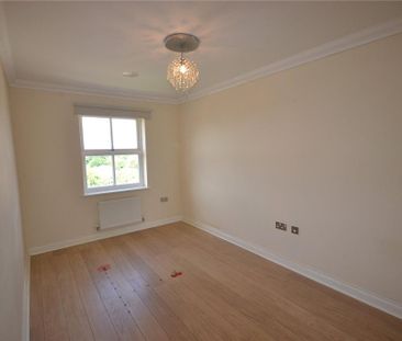 4 bedroom end of terrace house to rent - Photo 4