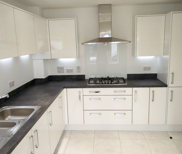 Falstaff Mews, Greenhithe, DA9 - Photo 1