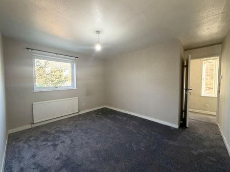 3 Bedroom House - End Terrace To Let - Photo 5