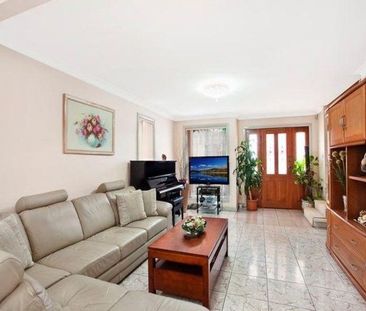 Three Bedroom Well Maintained Townhouse - Photo 5