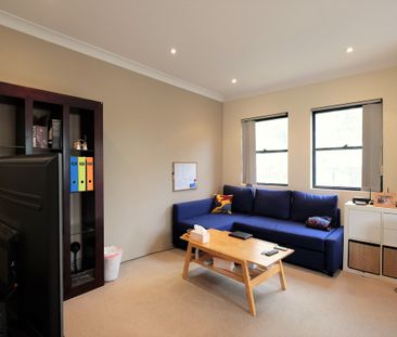 Sunlit three bedroom apartment - Photo 6