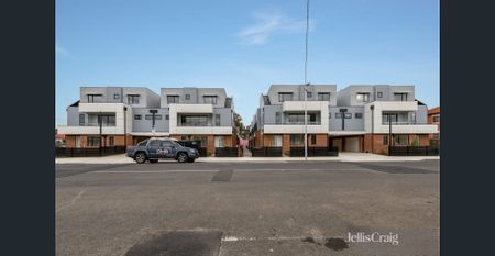 Townhouse in the Perfect Location - Photo 3