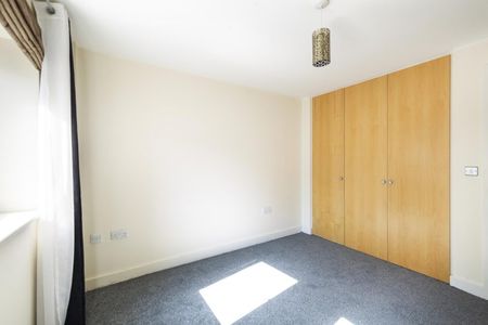 2 Bed Flat - Photo 3