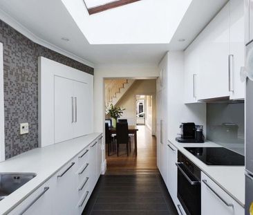 Three Bedroom Renovated Terrace with Detached Studio - Photo 6