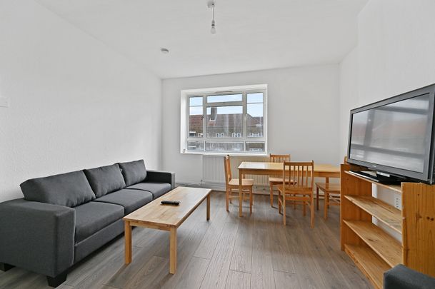 4 Bed Flat, Phipps House, W12 - Photo 1