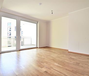 Schnell sein!!! Charmante Zwei-Zimmer-Wohnung mit großer Loggia! Je... - Photo 1