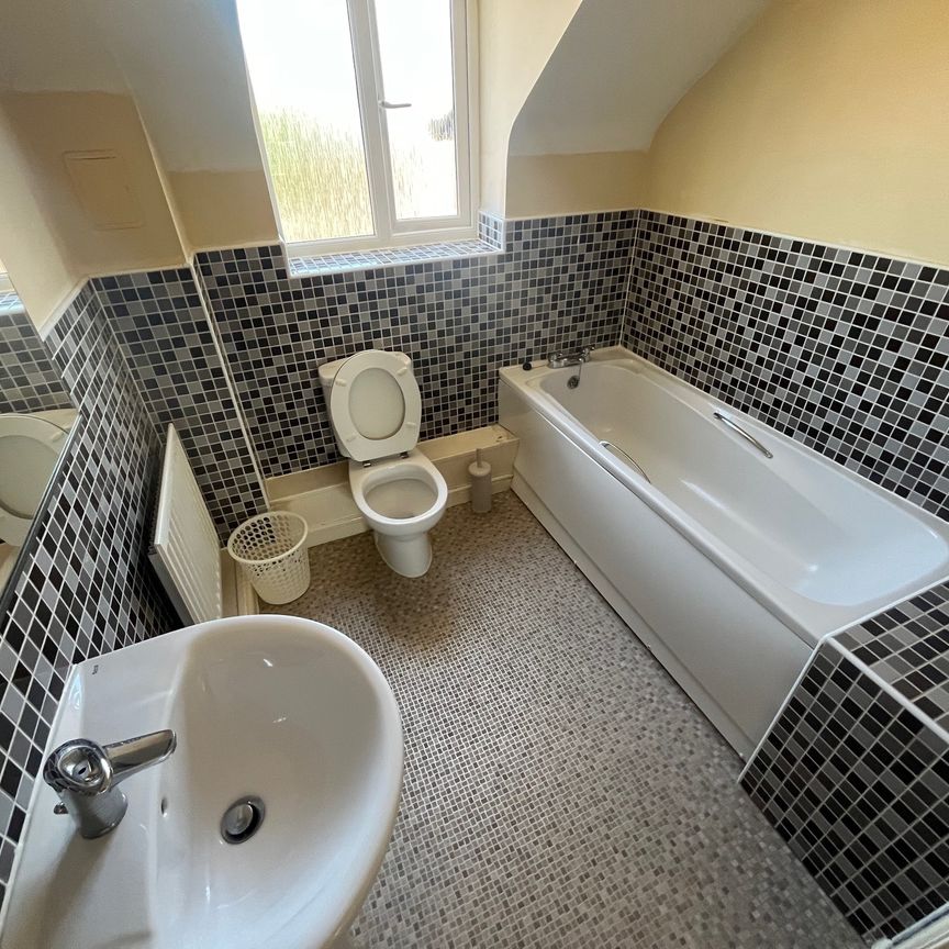 River View, Northampton - Photo 1