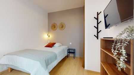 ROUGET DE L'ISLE Roommate 4 Bedrooms at Saint Etienne - Photo 4
