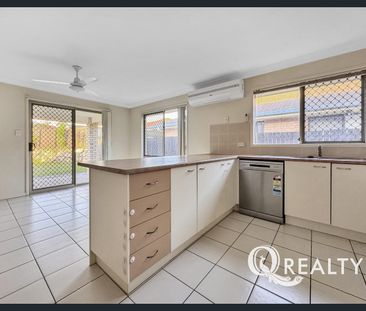 🏡Lovely Family Home In Prime Location! - Photo 1