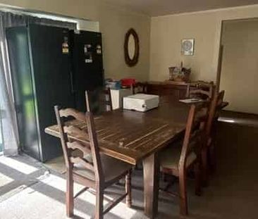 Spacious family home in Ramarama - Photo 3