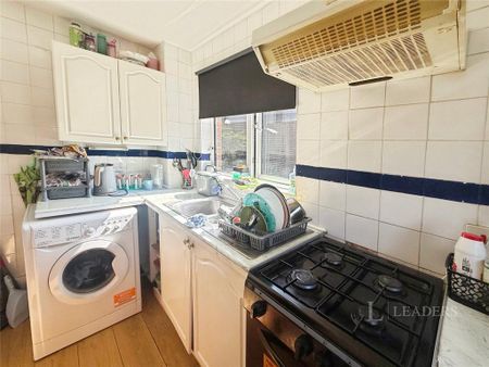 2 bedroom semi-detached house to rent - Photo 5