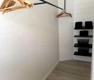 Recent gerenoveerd en volledig gemeubeld rijhuis met tuin te huur - Photo 3