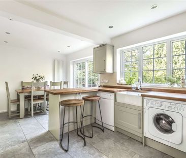 A modern family home ideally located for the amenities of town and ... - Photo 5