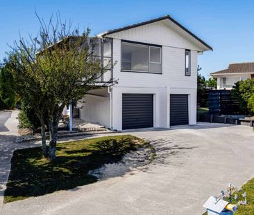 Modern Living with Bonus Rumpus & Renovated In... - Photo 1