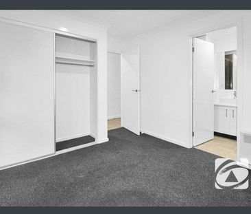 TOWNHOUSE IN HEART OF PAKENHAM - Photo 5
