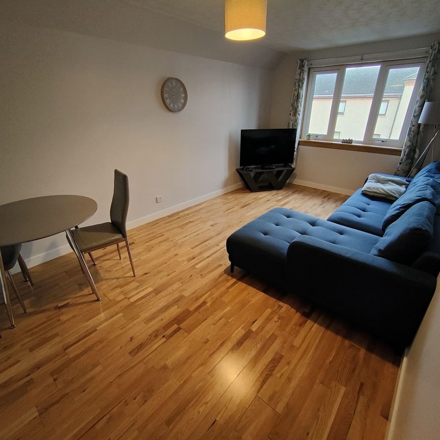 2 Bed Flat, Hawthornden Place, EH7 - Photo 1