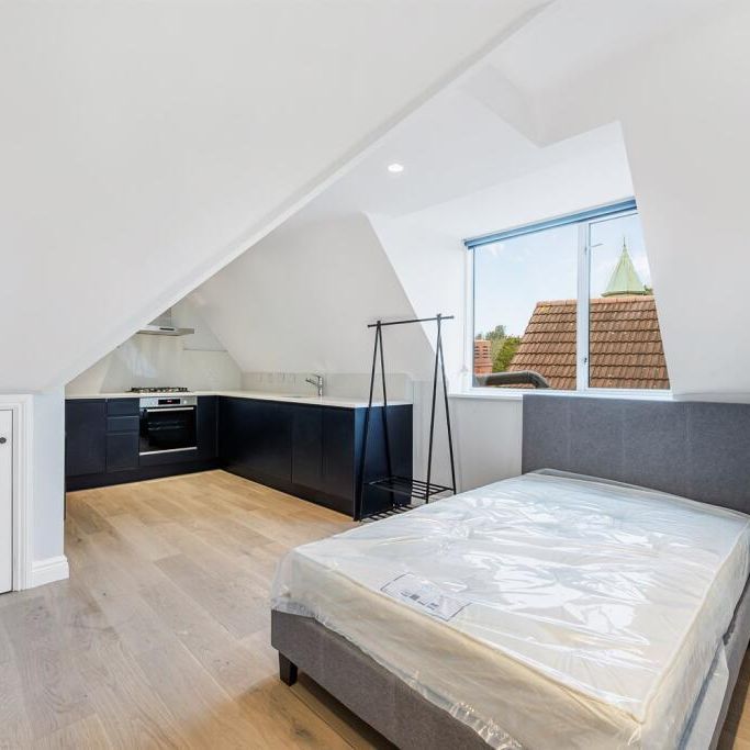 Uxbridge Road, London W3 - Photo 1