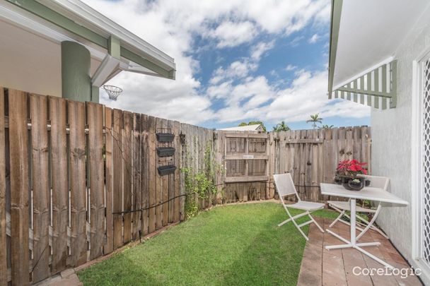 Charming Townhouse Oasis in Railway Estate - Photo 1