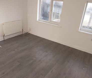 2 bedroom semi-detached house to rent - Photo 5