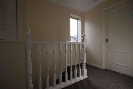 Tunwell Greave, Sheffield, S5 - Photo 2