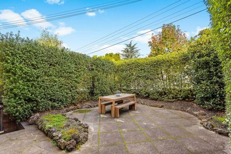 Register To View // Living the sophisticated, modern dream in the heart of Toorak - Photo 3