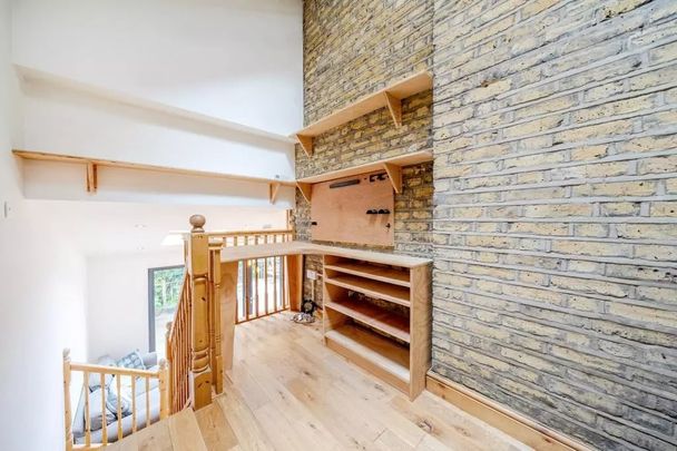 5 Bed End Terrace, Lansdowne Lane, SE7 - Photo 1