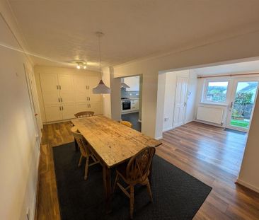 3 bedroom semi-detached house to rent - Photo 3