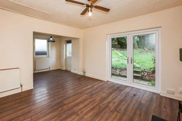 2 Bed Bungalow, Bitterne Road West, SO18 - Photo 1