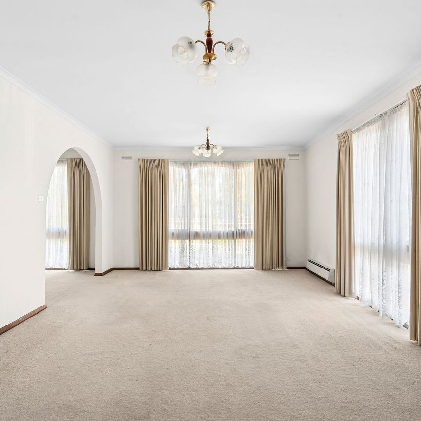 Family living in Belmont's heart - Photo 1