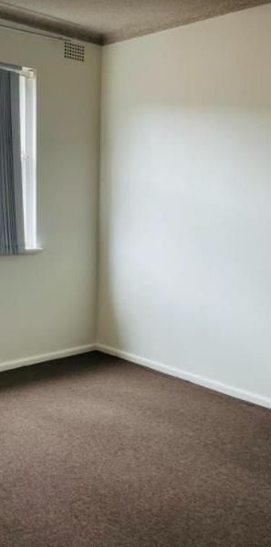 SPACIOUS ONE BEDROOM UNIT AVAILABLE NOW! - Photo 1