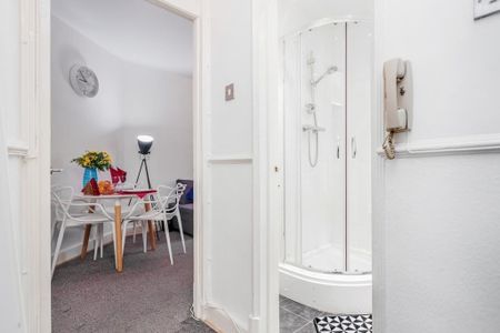 1beds Apartment - Photo 2