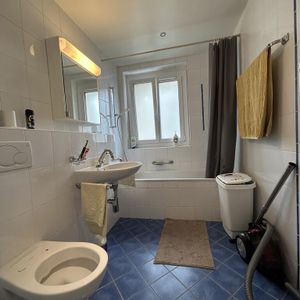 Grand 1,5 pièces dans quartier tranquille proche du centre-ville - Photo 2