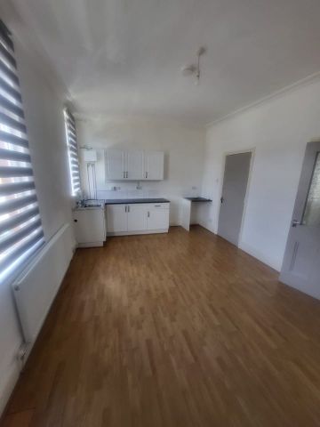 1 Bed Flat, Chester Road, B73 - Photo 4