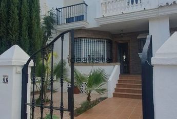 Alquiler de chalet adosado en Avenida del Sol, 66