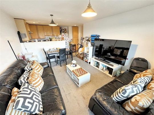 2 bedroom flat to rent - Photo 1