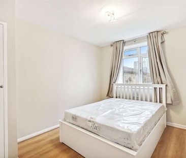 2 bedroom apartment close to Nine Elms tube station. - Photo 5