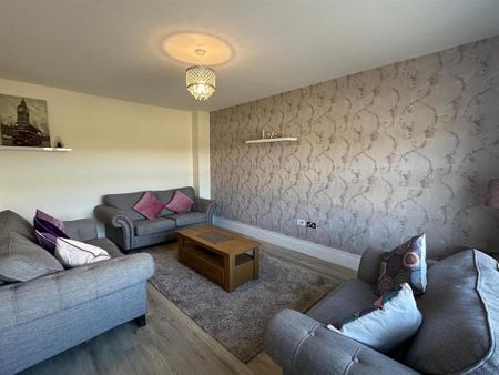 4 bedroom detached house to rent - Photo 4