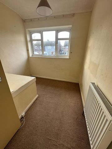 3 bedroom semi-detached house to rent - Photo 3