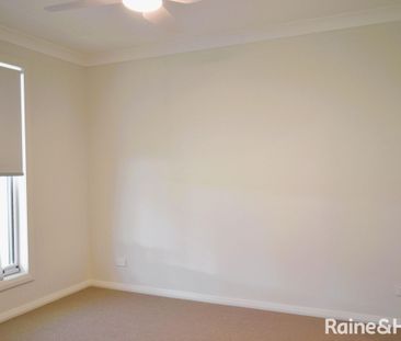 Brand new stunning 4-bedroom home - Photo 2
