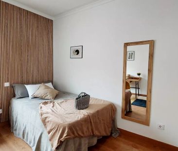 Room in a shared 5-bedroom apartment for rent in Delicias. - Photo 5