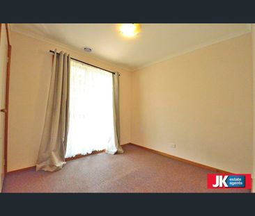 37 Oriole Drive, Werribee, Vic 3030 - Photo 4