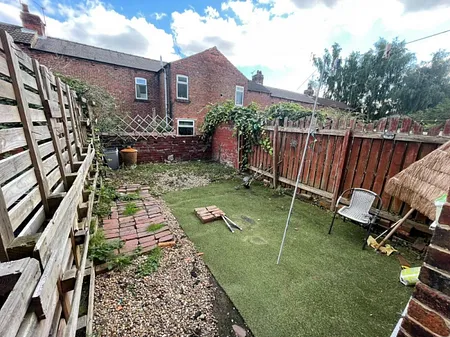 2 bed Terraced - To Let - Photo 3