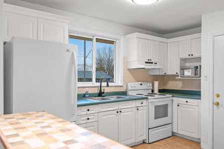 For Lease - 86 Bythia Street, Orangeville, Ontario - Photo 2