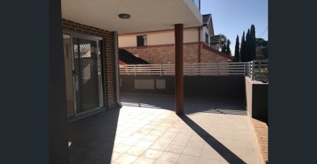 MODERN 2 BEDROOM APARTMENT WITH COURTYARD & LUG - Photo 4