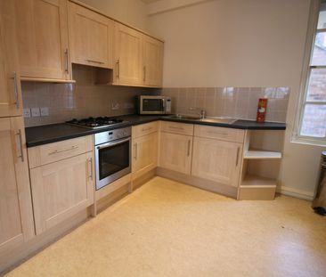 Flat to rent on - Photo 1