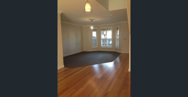 SUPERB EXECUTIVE TOWNHOUSE OF GENEROUS PROPORTIONS, OUTSTANDING LOCATION, CLOSE TO POPULAR CAFE'S HANDY TO ALL THE CONVENIENCE OF NORTH ADELAIDE SHOPS - Photo 1