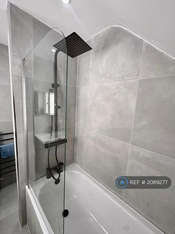 5 bedroom semi-detached house to rent - Photo 3