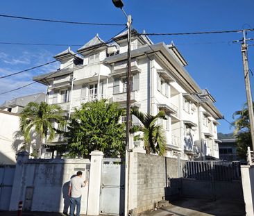 Location Appartement 2 pièces 42m² ST DENIS 97400 - Photo 2